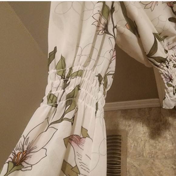 Guess Blouse - Picture 3 of 5